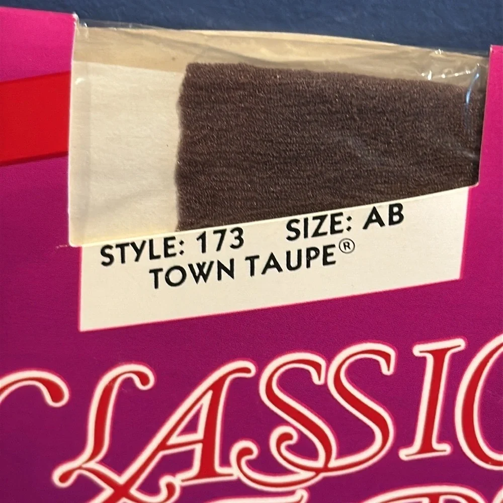 Vintage Hanes discontinued - color Town Taupe size AB style 173 pantyhose *As is